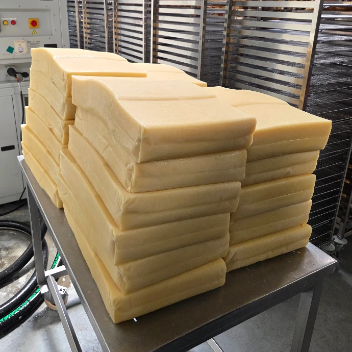 Nos blocs de fromage attendant leur découpe en Cheese Bone Madnimals